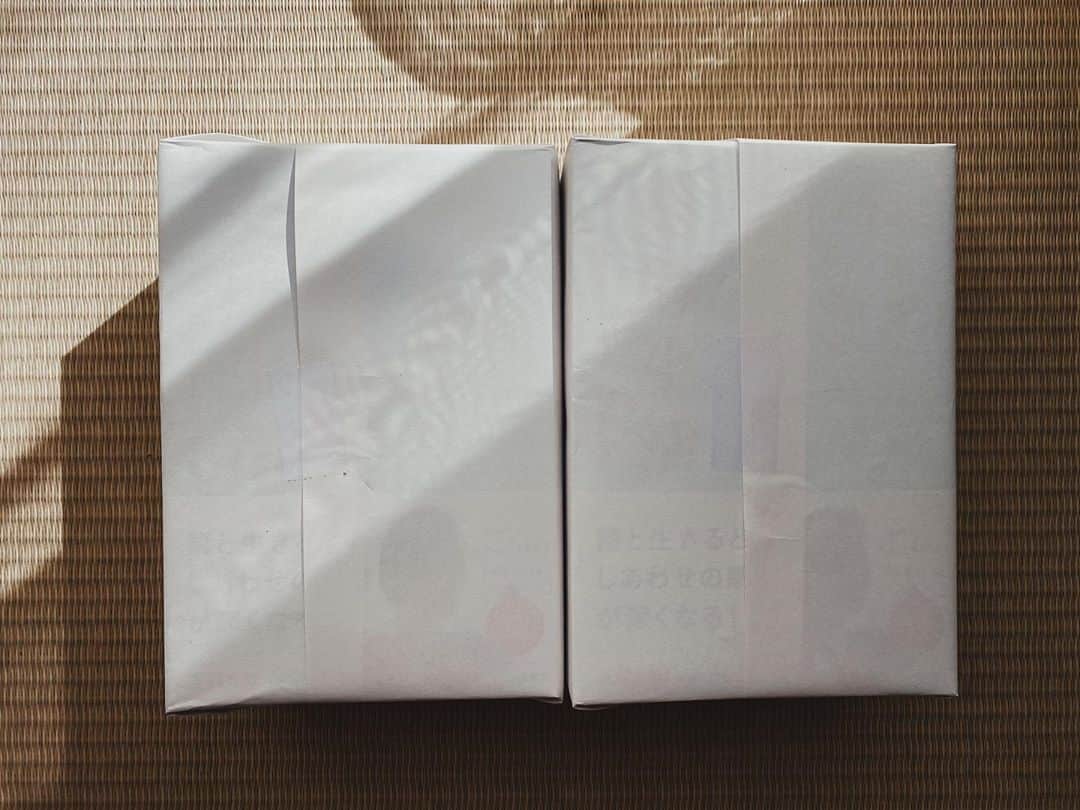 田中菜月さんのインスタグラム写真 - (田中菜月Instagram)「. 今年いちばんの プレゼントが 届きました！  希望が詰まっていて しばし、見惚れています。  さぁ、中身が何かわかるかな？」11月5日 11時18分 - natsuki_hakko