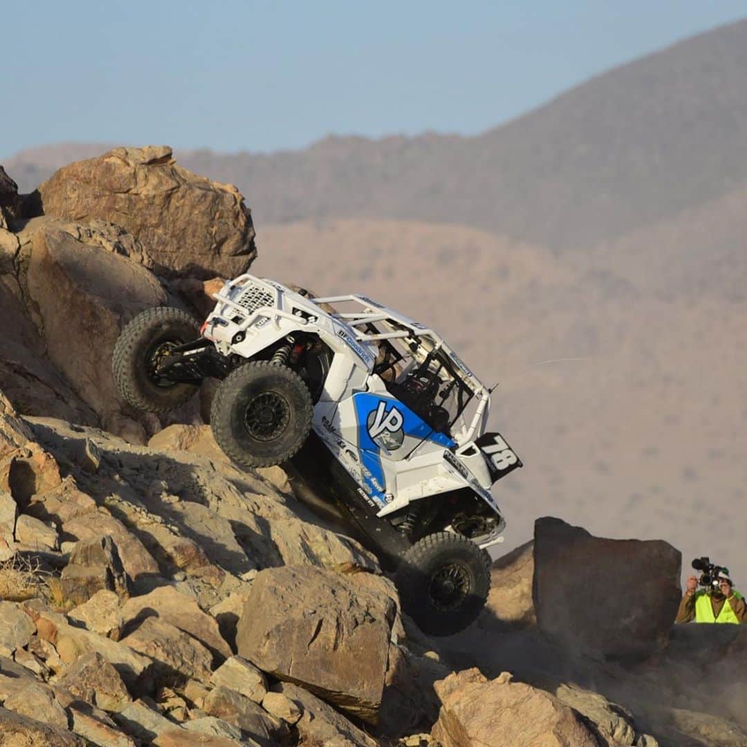 CARLiFESTYLEさんのインスタグラム写真 - (CARLiFESTYLEInstagram)「Off-road with @sarapricemx #carlifestyle」11月5日 11時27分 - carlifestyle