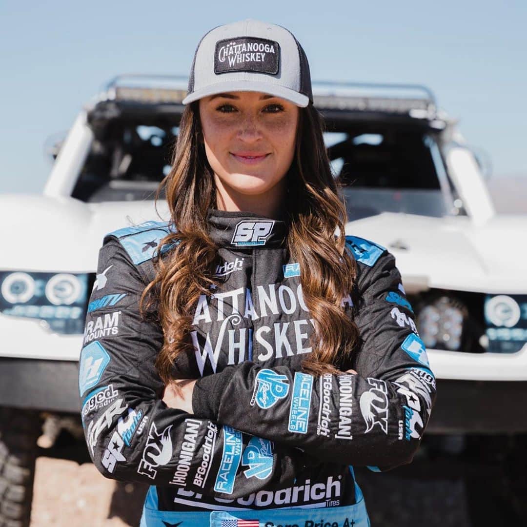 CARLiFESTYLEさんのインスタグラム写真 - (CARLiFESTYLEInstagram)「Off-road with @sarapricemx #carlifestyle」11月5日 11時27分 - carlifestyle