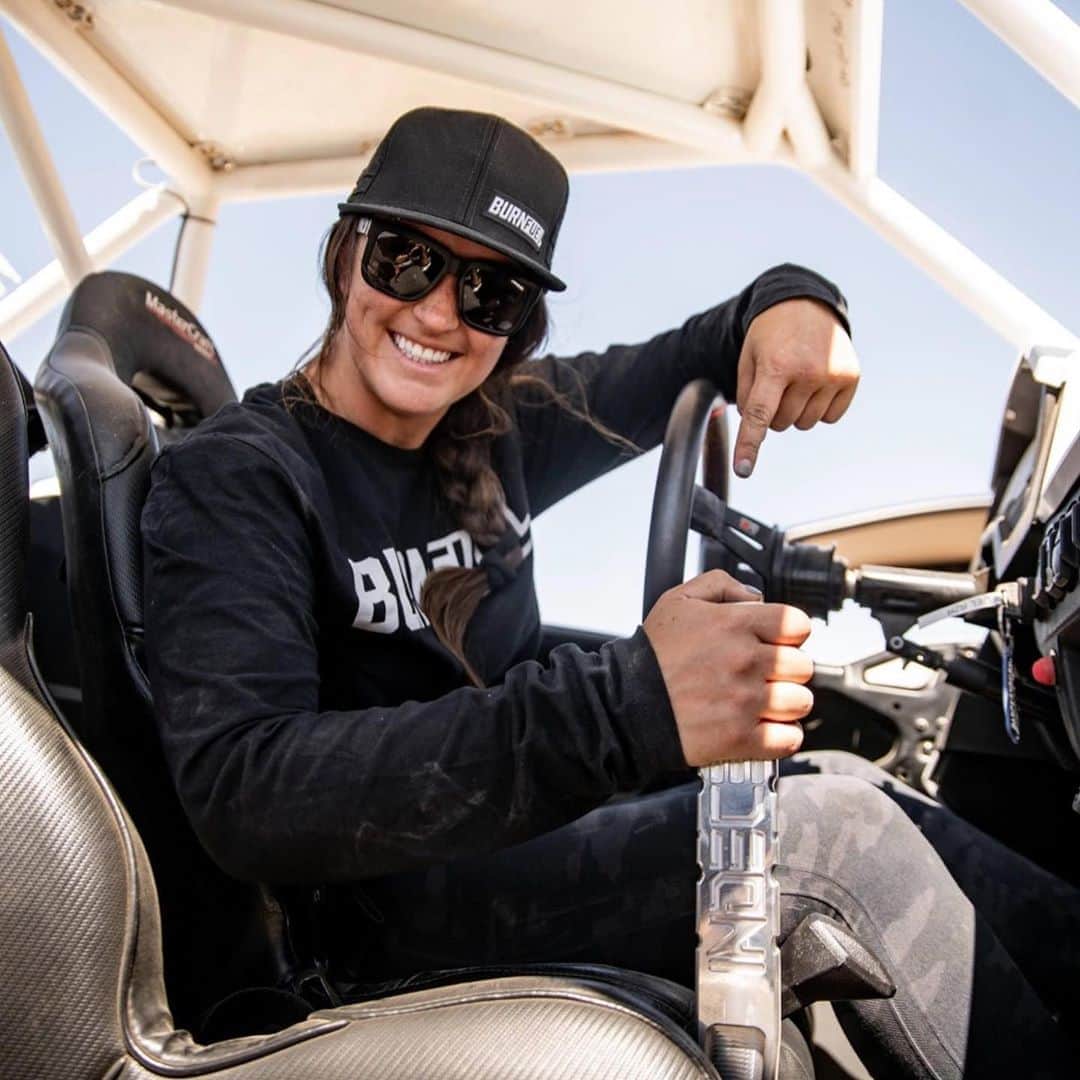 CARLiFESTYLEさんのインスタグラム写真 - (CARLiFESTYLEInstagram)「Off-road with @sarapricemx #carlifestyle」11月5日 11時27分 - carlifestyle