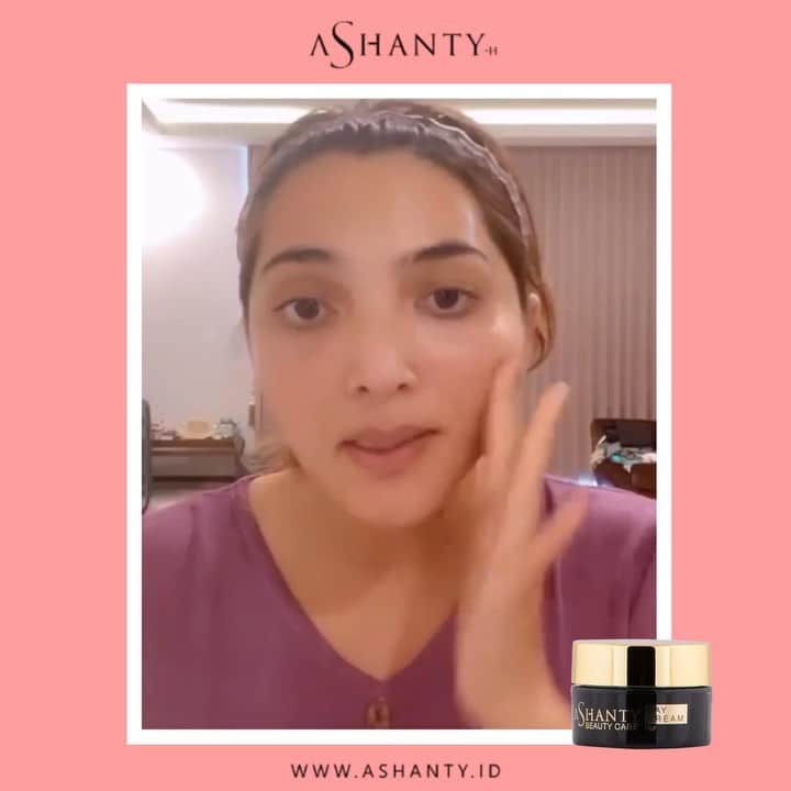 ASHANTY BEAUTY CREAM OFFICIALのインスタグラム：「Ladies jangan lupa untuk menggunakan Day Cream setiap hari walaupun kamu hanya dirumah saja! Agar wajah tetap terlindungi dan terbebas dari tanda penuaan dini 🖤  _____________________________ Informasi dan pemesanan  Ashanty Beauty Cream Chat Via WA : WA: 081293823950 WA: 081287388885 WA: 087778489900 WA: 085781140354 ⚡️ Fast Respons Click Link On Bio Instagram @ashantyid ❣️ ______________________________ #ashantybeautycream #creamashanty #skincareashanty #skincare #skincareartis #skincarelokal #creamwajah #creamperawatanwajah #obatjerawat #jerawat #kosmetik #krimwajah #creamwajah #whiteningcream #ashantyid #ashanty」
