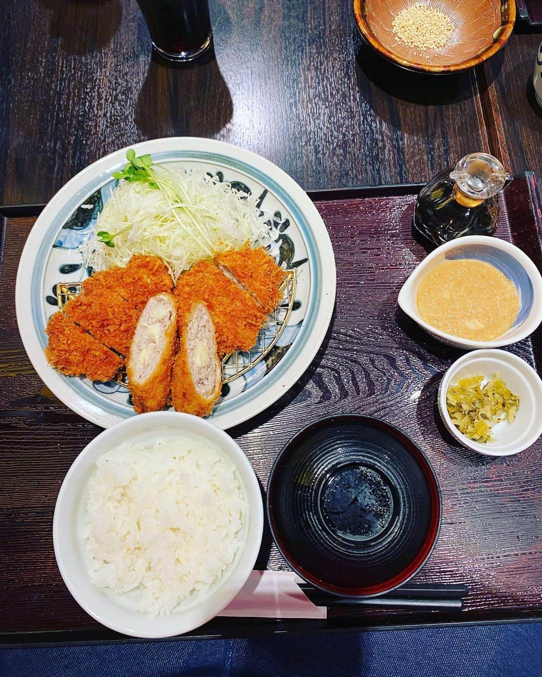 初恋タローさんのインスタグラム写真 - (初恋タローInstagram)「東京に浜勝なくなった。 だから最後の浜勝を食べてきたよ。  また福岡で会おう。  #浜勝 #昼特定食 #とろろご飯 #ご飯 #おかわり自由 #みそ汁 #キャベツ」11月5日 11時43分 - hatsukoitarooooo