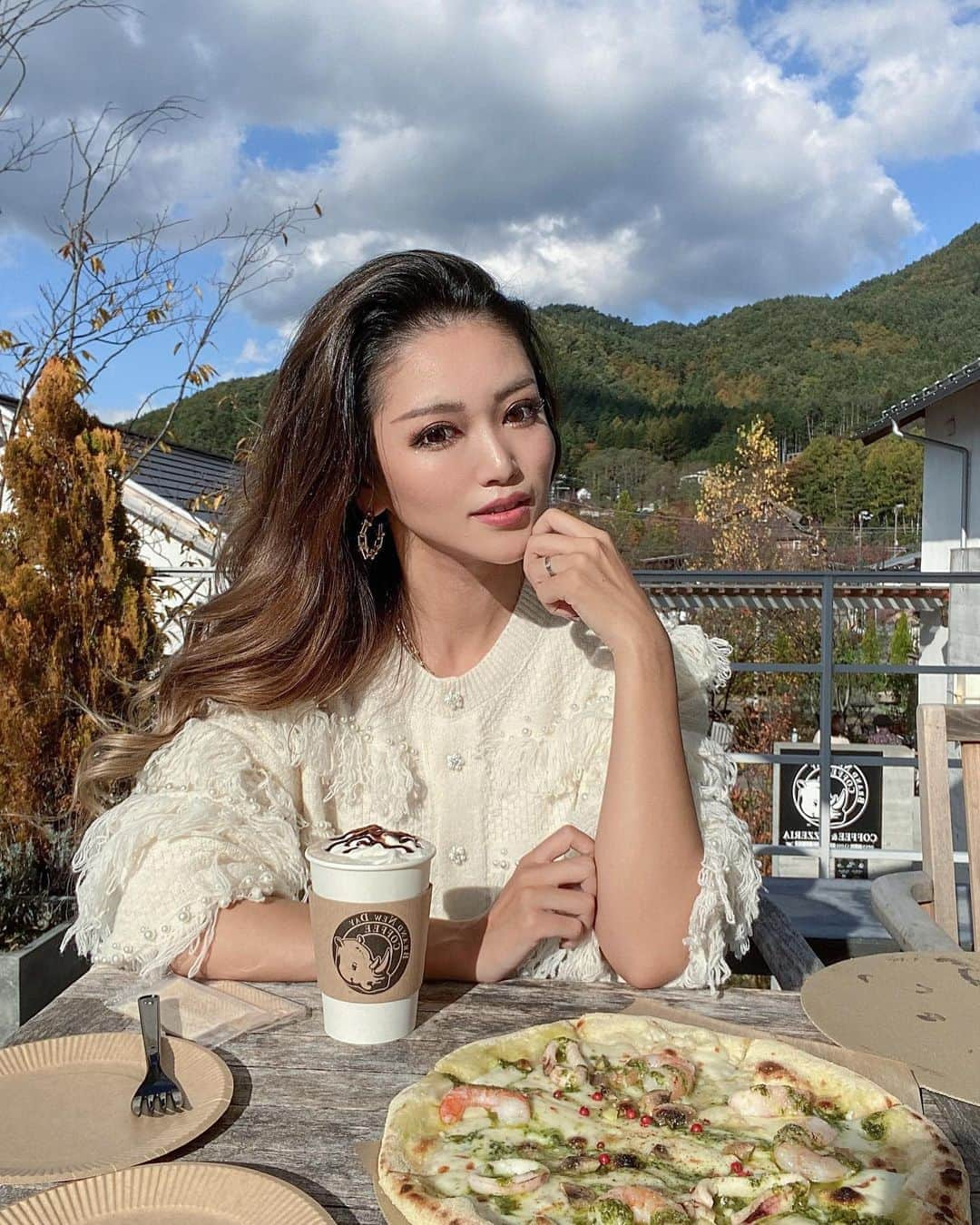 AYAMEさんのインスタグラム写真 - (AYAMEInstagram)「#terracecafe#brandnewday#pizza#longhair#lunchtime#cafetime#photogenic#instacafe#dholic#nature#blogger#bloggerlife#bloggerstyle」11月5日 11時44分 - l.ayame