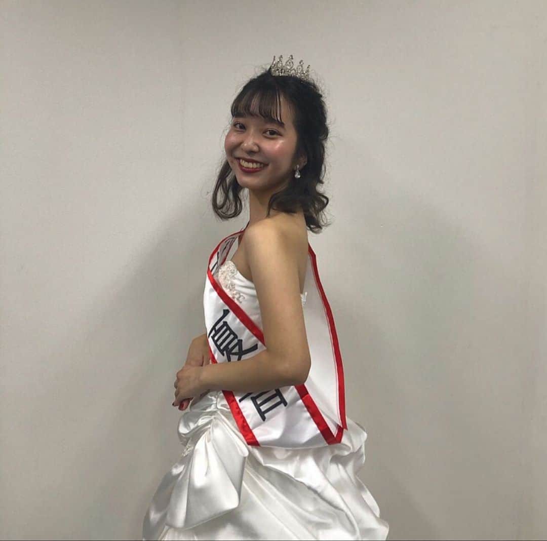 竹村夏音のインスタグラム：「フィナーレで着用させて頂いたドレスは町田にあるステラさんのドレスです💍♡  小物も全てステラさんです！ ボリュームたっぷりのドレスに小さいティアラがものすっごく可愛い♡  https://www.stella-dress.com/  #ドレスショップステラ #町田レンタルドレス」