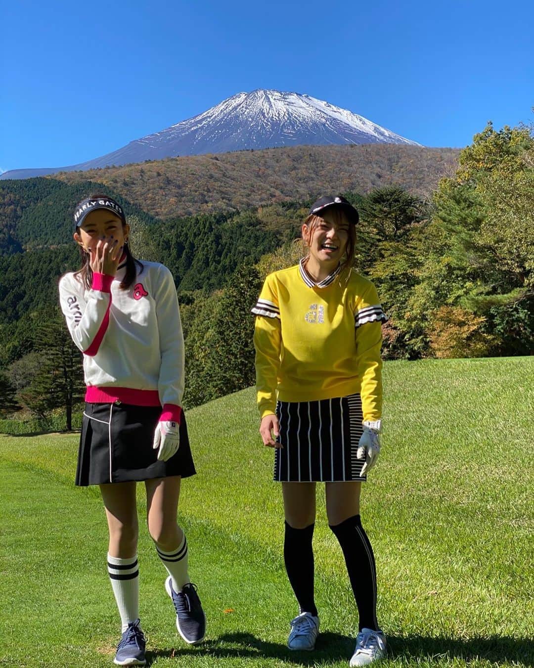 あやごるふのインスタグラム：「お気に入りの1枚☺︎﻿ ﻿ 爆笑〜😆😆😆﻿ ﻿ 何がおもろかったんやろ。﻿ けどいつも2人でよく笑ってるヾ(＠⌒ー⌒＠)ノ﻿ ﻿ ﻿ ﻿ ﻿ ﻿ #golfnetwork #golf #golfswing #golfwang #reginagolf  #golfgirls #instagolf #golfstagram #ゴルフ #ゴルフ女子 #ゴルファー #ゴルフ好き #ゴルフ練習 #ゴルフコーデ #골프 #ゴルフスイング #ゴルフ大好き #ゴルフ好きな人と繋がりたい #クリスマス #golflife #golfgirl #ゴルフイベント #골프 #골프웨어 #골프스타그램 #해외여행 #예쁘다 #クリスマスコーデ #アルチビオ #ゴートゥグリーン」