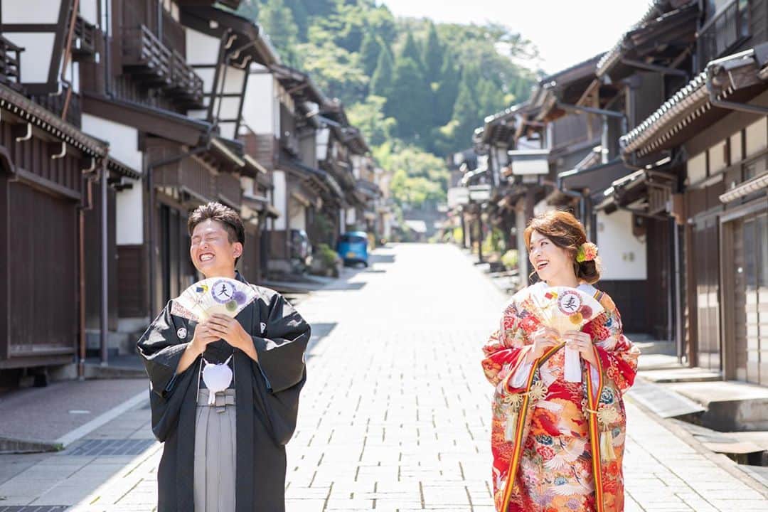 富山結婚式 ヴィラグランディス富山のインスタグラム：「. . . #色打掛前撮り  . お二人の幸せそうな笑顔に パワーをもらえます☀️🌈❤️ . . . . . #ヴィラグランディス富山 他の写真も気になる方はプロフィールから 公式HPをご覧ください▶︎▶︎▶︎」