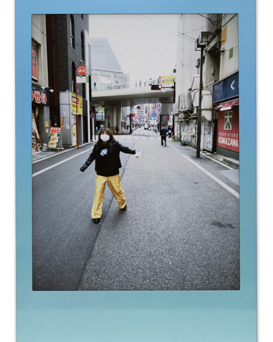 乃下未帆さんのインスタグラム写真 - (乃下未帆Instagram)「.  #駅前で #パンもらって #浮かれてる人 #🍞 #🥐 #🥖 #🥪 #🥯」11月5日 12時03分 - noshita34