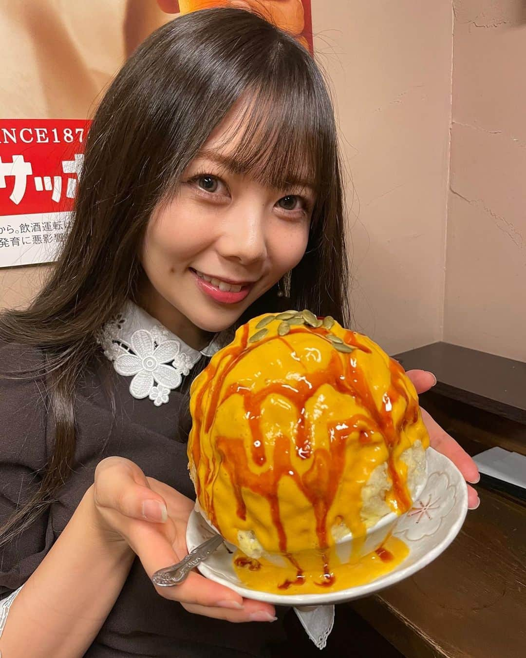 西村季里子さんのインスタグラム写真 - (西村季里子Instagram)「・  ね、ね、念願の…🥺  かぼちゃのかき氷食べれた🎃♥️  かぼちゃスイーツが食べたくて食べたくて ここ最近ずっと調べてたんだけど、 ハロウィンと共に終わるところが多くて 今年も食べれなかった…  ってなってたら！ 笹塚にある「みなと屋」は 年中かぼちゃのかき氷があるんだって😭♥️  美味しすぎて美味しすぎて…  たこ焼きもふわふわで美味しかった💕  これからここに通う🐥  #かき氷#かき氷巡り#かき氷好きな人と繋がりたい  #かきごおりすと#カボチャ#かぼちゃ #かぼちゃかき氷#笹塚#みなと屋  #たこ焼き#美味#ふわふわ#🎃 #follow#followｍe」11月5日 12時06分 - kiriko_nishimura