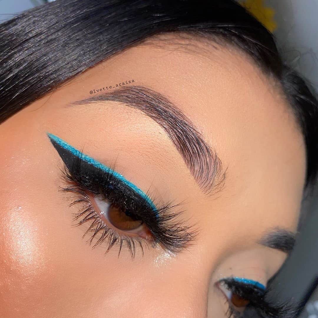 Benefit Cosmeticsさんのインスタグラム写真 - (Benefit CosmeticsInstagram)「Big brow energy 💖 @ivette_araiza defines her #benefitbrows using Precisely, My Brow Eyebrow Pencil (4.5 - medium) & 24-hour Brow Setter Clear Brow Gel! For her flawless base, she uses our Hello Happy Air Stick Foundation in shades 4 & 5! #regram #friendswithbenefit」11月5日 12時17分 - benefitcosmetics