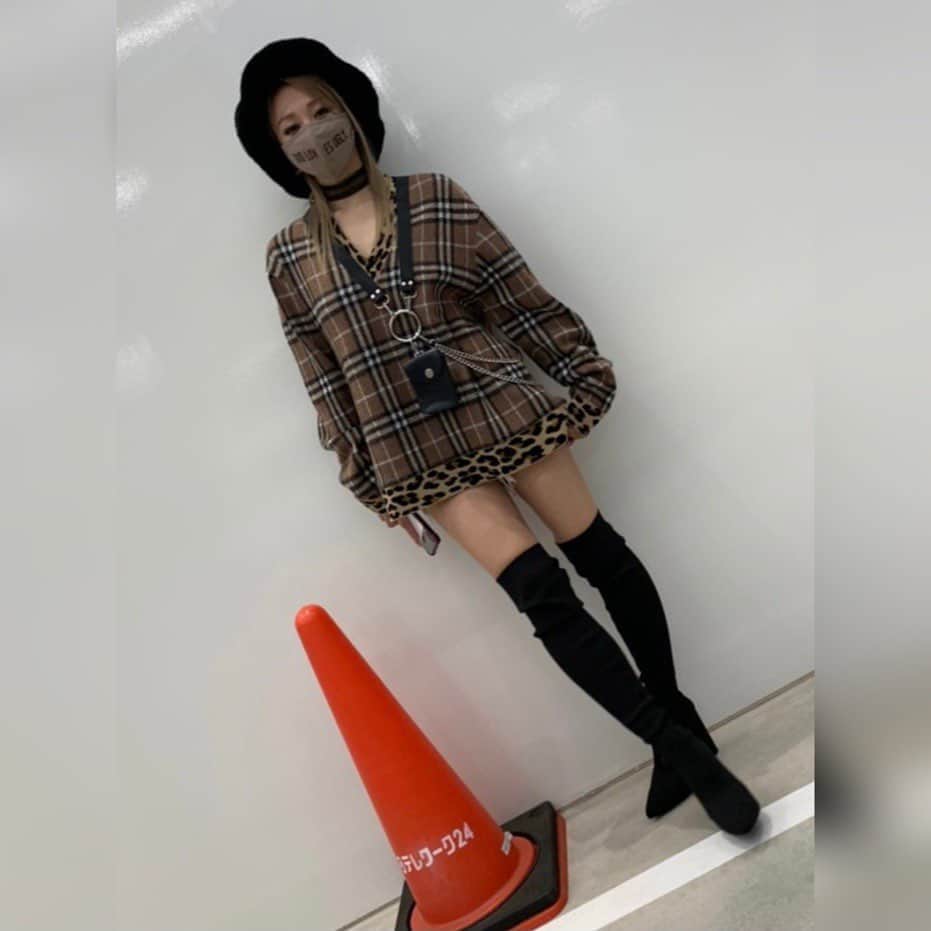 倖田來未さんのインスタグラム写真 - (倖田來未Instagram)「.﻿ 昨日はとある撮影してまいりましたーっ！﻿ おったのしみにぃーっ！﻿ ﻿ #収録 #乞うご期待 #ベージュコーデ #fashion #ootd #burberry #gyda #dollskill #anelatokyo #カラコン #loveil #kodakumi #倖田來未」11月5日 12時18分 - kodakumi_official