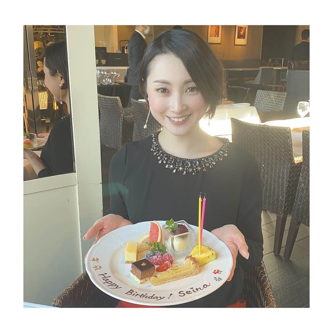 鎌田聖菜さんのインスタグラム写真 - (鎌田聖菜Instagram)「▶︎理想のデートは美女と💕﻿ ﻿ ちょっと早めのバースデーを﻿ お祝いしてもらいました😆✨✨✨﻿ ﻿ ﻿ しかも、﻿ すんごい美女に😍💕﻿ ﻿ ﻿ サラッと通されたテーブルには﻿ 名前入りのナプキンとカード💌﻿ ﻿ 　﻿ 美味しいご飯の後は、﻿ デザートプレートに﻿ なんと、﻿ バースデーメッセージの書かれた﻿ ホットミルクがぁぁぁ😳✨✨﻿ ﻿ 　﻿ お仕事の話や美容の話は尽きず、﻿ 贅沢すぎる時間はあっという間でした。﻿ ﻿ 　﻿ もうホント、素敵💓﻿ ﻿ 　﻿ あと数年後は﻿ 私もこういうお姉さんになると深く決意！！﻿ ﻿ 　　﻿ ﻿ 出会う人も自分の鏡✨﻿ ﻿ 　﻿ ﻿ やっぱり、﻿ ステキな人(女性w)に出会うために﻿ 日々自分を磨いていくのは大切なことだ😆✨﻿ 　﻿ 　﻿ ﻿ *…..*…..*…..*…..*…..*…..*…..*…..*…..*…..*…..*﻿ ﻿ 未知なる魅力を見つけて﻿ 新たなあなただけのライフスタイルを見つける﻿ 「鏡学」無料メールレター配信中📩﻿ ﻿ ﻿ ご登録は﻿ @seina_kamada から﻿ プロフのURLをクリック👆 ﻿ ﻿ 　﻿ ﻿ #心を整える #hsp気質#内面美容 #自尊心 #自己肯定 #鏡学 #鎌田聖菜 #セルフコーチング #hsp#繊細さん#自分と向き合う#心理学#自己表現 #本当の自分 #自分色 #美しく生きる#自己啓発 #幸せになる #美容効果 #スピリチュアル#心#バースデープレート #メンタルケア#心を整える #体型維持 #ポジティブ思考#デートにオススメ #美容情報 #美容法 #繊細#美しく生きる#鏡﻿」11月5日 17時52分 - seina_kamada