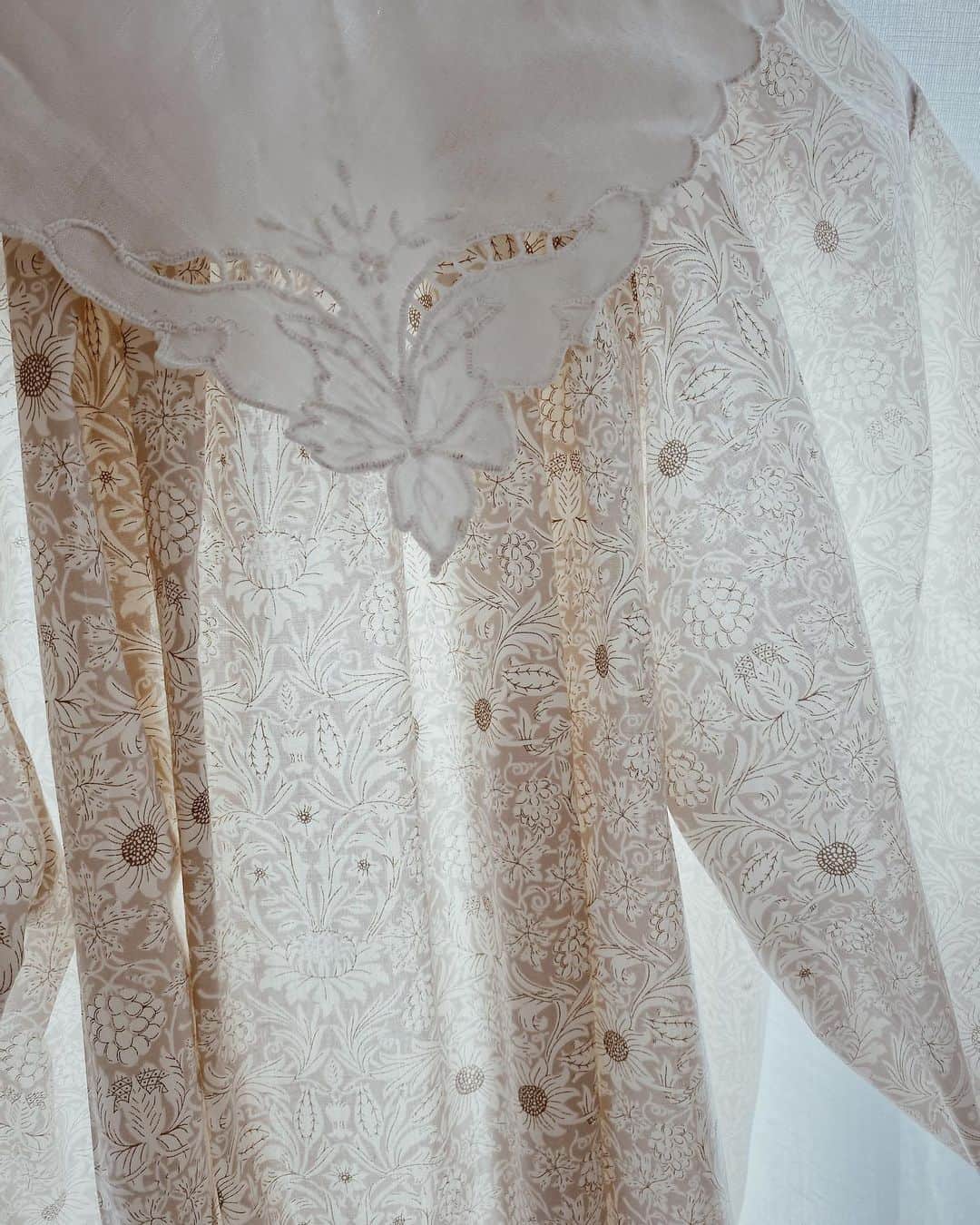Yuiのインスタグラム：「cutwork embroidered collar dress 🌼 this pale will be completed in a little more」