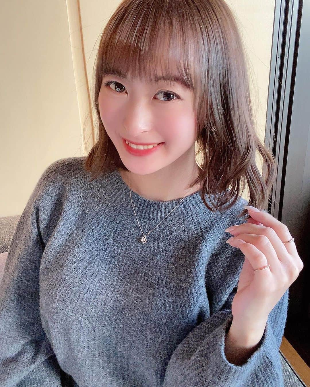 三浦亜莉沙さんのインスタグラム写真 - (三浦亜莉沙Instagram)「﻿ ▷▷ 𝐧𝐞𝐰 𝐡𝐚𝐢𝐫﻿ ﻿ 思い切って﻿ #ショートカット にしました💇🏻‍♀️💗﻿ ﻿ カラーもお任せでしてもらって﻿ 透明感出ててお気に入り😊﻿ ﻿ 明美さん（ @spica_akemi ） ありがとうございました💕﻿ ﻿ ﻿ #美容院　#原宿﻿ #ショートカット女子」11月5日 12時50分 - arisa_0720