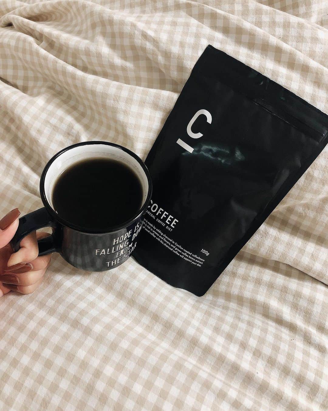 秋山レイさんのインスタグラム写真 - (秋山レイInstagram)「ㅤㅤㅤㅤㅤㅤㅤㅤㅤㅤㅤㅤㅤ 毎日朝はコーヒーって決めてるから… C COFFEE はじめました☕️ 朝のルーティーンのコーヒーをこれに置き換えるだけでOK。炭のパウダーによってデトックスにもなるらしい！ 私はブラック派だけど、簡単に色んな飲み方が出来るしおすすめです🤍 ㅤㅤㅤㅤㅤㅤㅤㅤㅤㅤㅤㅤㅤ 毎日コーヒー飲む方是非試してみて🌿 ㅤㅤㅤㅤㅤㅤㅤㅤㅤㅤㅤㅤㅤ @c_coffee_official #C_COFFEE #シーコーヒー #チャコールクレンズ #チャコールコーヒー #ダイエットコーヒー #ダイエットサポート #コーヒー #デトックス#クレンズ #ダイエット #炭 #美容 #COFFEE #おうち時間#おうちカフェ」11月5日 12時51分 - akiyamarei_