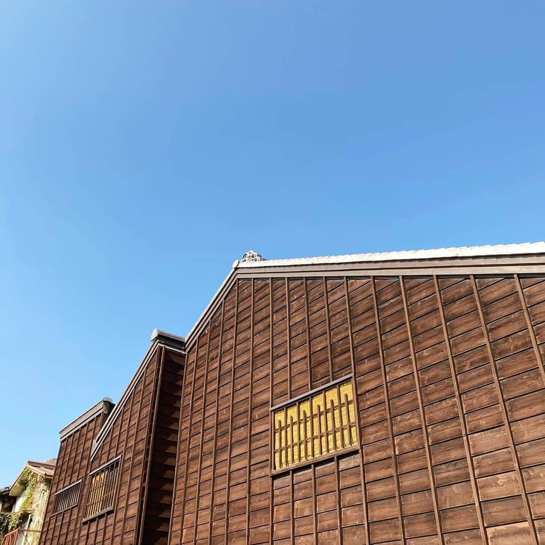 畑亜貴さんのインスタグラム写真 - (畑亜貴Instagram)「ホテル付近を散歩したロケハンの思い出。屋根神さま初めて見ました、名古屋独特のものだったのですね。知らないことだらけで旅は楽しいです😆」11月5日 13時05分 - akihata.jp