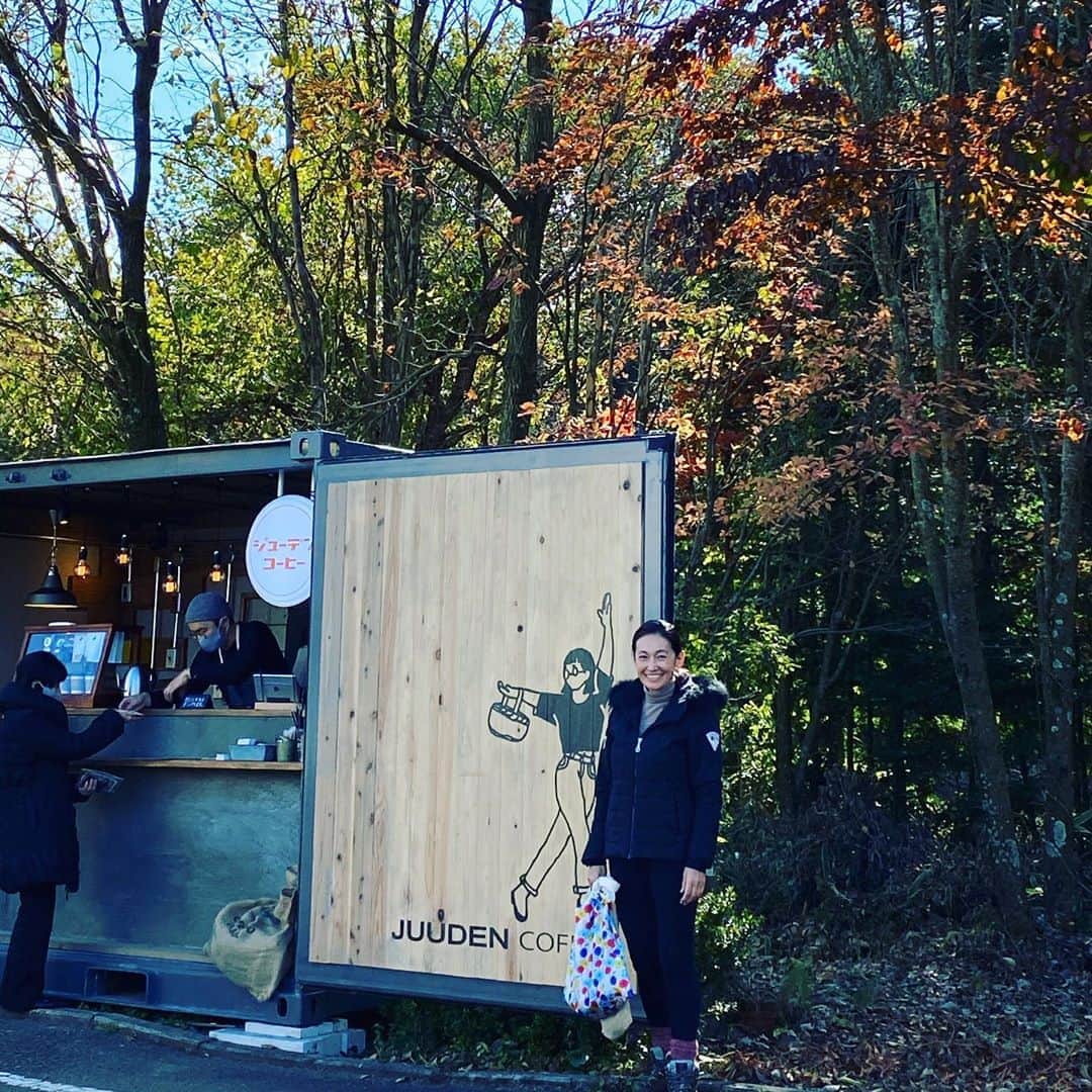 岡田美里さんのインスタグラム写真 - (岡田美里Instagram)「忙しくなるとテンパるJUUDEN COFFEEが、 今日オープンしました笑  私がこの近辺で親しくさせてもらっている　@sora.no.ie ちゃんと弟さんのお店です。  #コーヒースタンド #juudencoffee」11月5日 12時59分 - millieokada