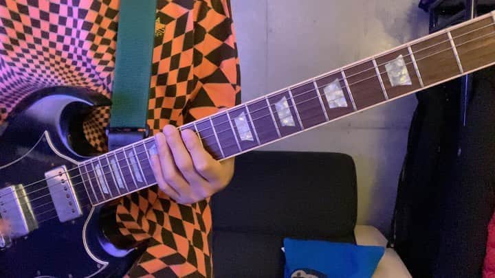 小野武正のインスタグラム：「果たしてこの曲の巨匠的制作秘話を知っている人はどれだけいるのだろうか、、  #わしつなぎ #keytalk #2週目 #髪かきむしり秘話」