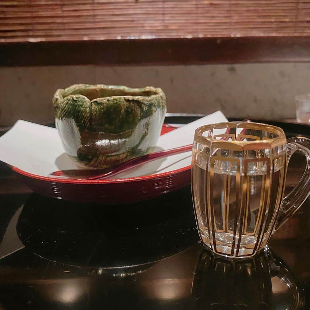 比留川マイさんのインスタグラム写真 - (比留川マイInstagram)「可愛いお猪口シリーズ🍶 おでんにお燗が最高な季節が近づいてきたね🍢🍢 . . #麻布十番 #麻布十番グルメ #日本酒 #日本酒女子 #日本酒好きな人と繋がりたい #金髪 #ハイトーン #モデル #タレント #俳優 #ポートレート #自撮り #japanesegirl #japanesesake #selfie #tokyo #model #可爱 #漂亮 #赞 #粉我 #我的最愛 #照片 #清酒 #좋아요 #소통해요 #팔로우미 #먹스타그램 #일본주 #술」11月5日 13時07分 - maichan_1003