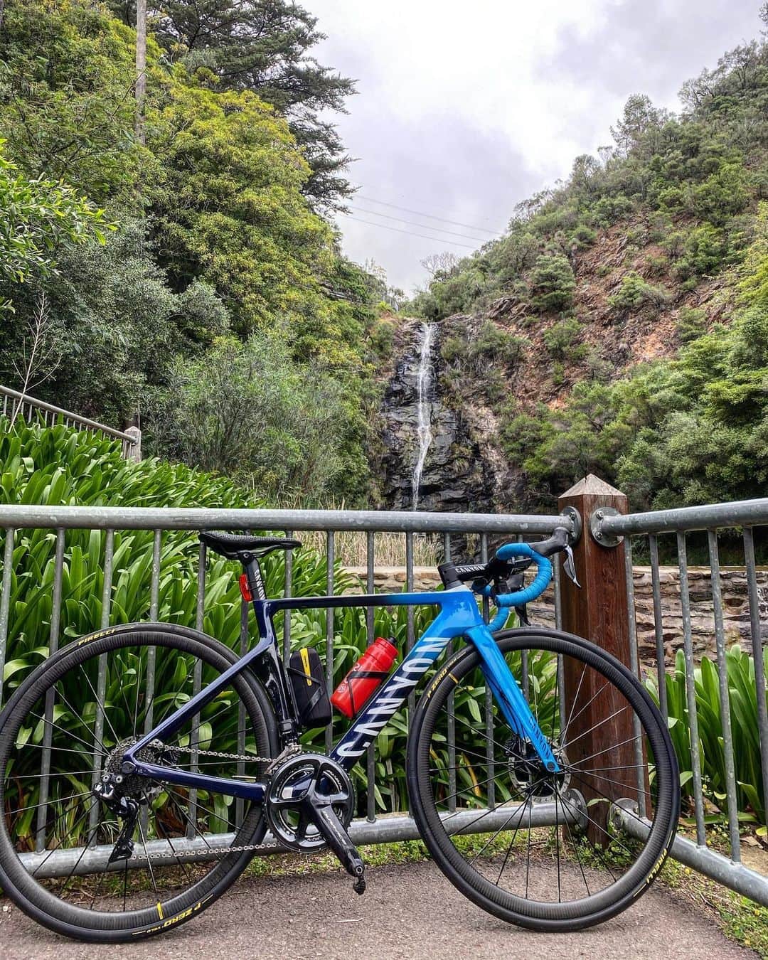 土井雪広のインスタグラム：「本日撮影2日目。 順調です。  #canyon #gcn #mavicwheels」