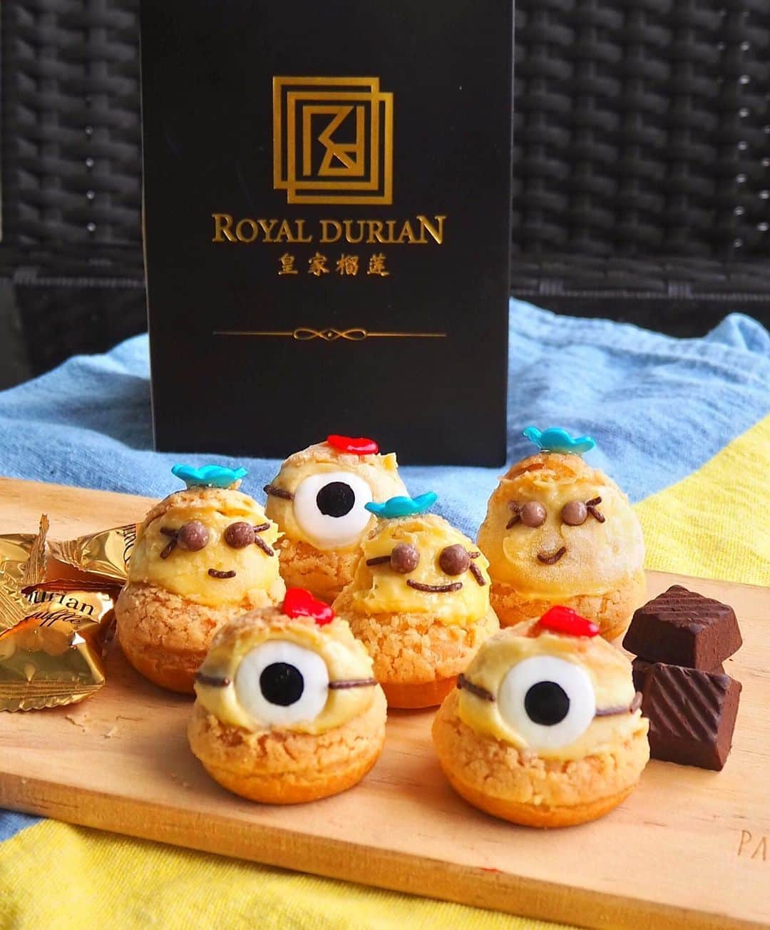 Li Tian の雑貨屋さんのインスタグラム写真 - (Li Tian の雑貨屋Instagram)「Hello minis! @royalduriansg is back with Mao Shan Wang Character Puffs (6 for $23) & Cravings Bundles which include durian chocolate truffles and gelato sticks🍦   All pastries are made with the very best hand-plucked Old Raub Pahang MSW durians. Message or WhatsApp +65 8186 8552 to order   • • #durian #singapore #desserts #igersjp #yummy #love #sgfood #foodporn #igsg #ケーキ  #instafood #beautifulcuisines #sgbakes #bonappetit #cafe #cakes #bake #sgcakes #スイーツ #feedfeed #pastry #sgcafe #cake #stayhomesg #chocolate #icecream #sgdesserts」11月5日 13時28分 - dairyandcream