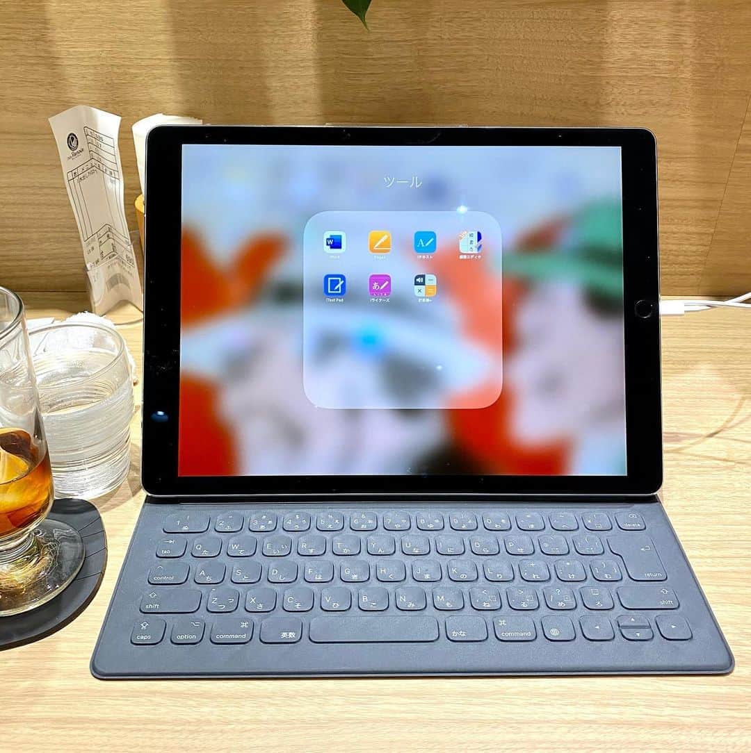 江口寿史のインスタグラム：「文章仕事。iPadでめずらしくノマドワーク中。」