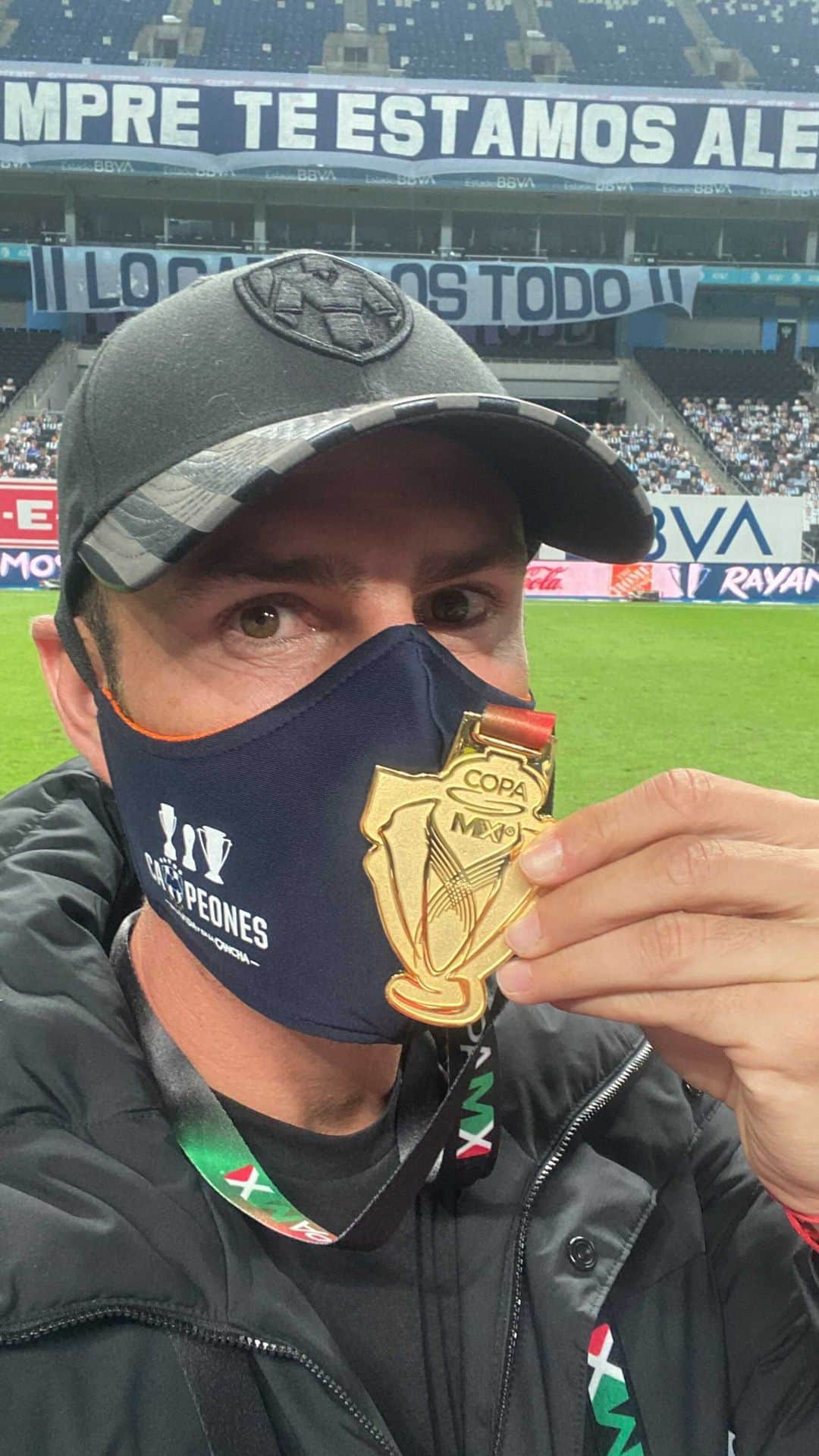 ミゲル・ラジュンのインスタグラム：「3 de 3 con @rayados !!! Vamos carajooooo 🏆🏆🏆」