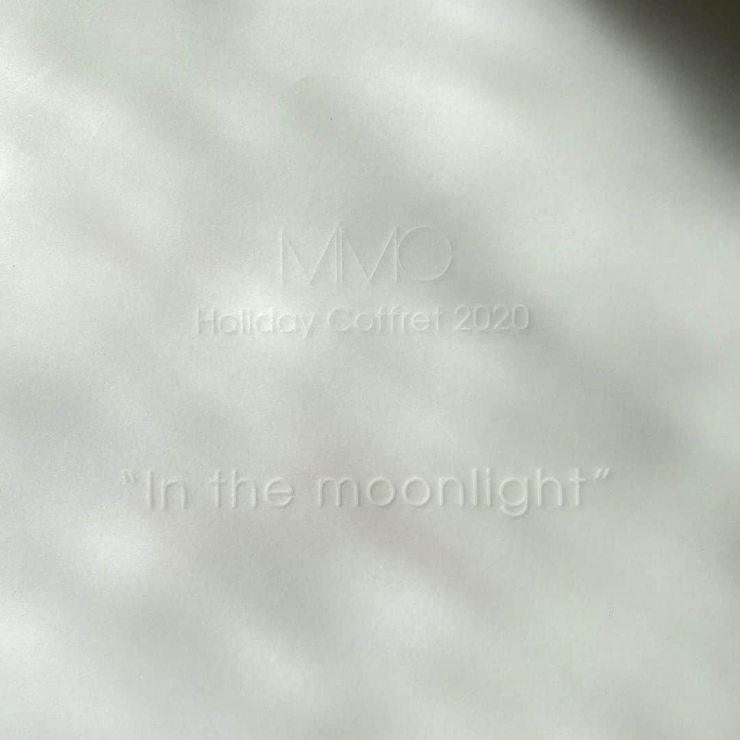 MICHIRUさんのインスタグラム写真 - (MICHIRUInstagram)「本日インスタライブ12時よりmimcのホリデーコレクション"in the moonlight" をMiMCのアカウントよりご紹介しました✨ 毎年この時期じゃないとgetできないBBバームや限定カラーのスムースチーク、カラーパウダー、リキッドルージュなどこのboxだけでホリデーシーズンの華やかなメイクが完成します😊 . 満月の月明かりからインスパイアされた輝きとカラーを是非チェックして下さいね！  #mimc #ホリデーコレクション#inthemoonlight」11月5日 13時57分 - barbiemichiru