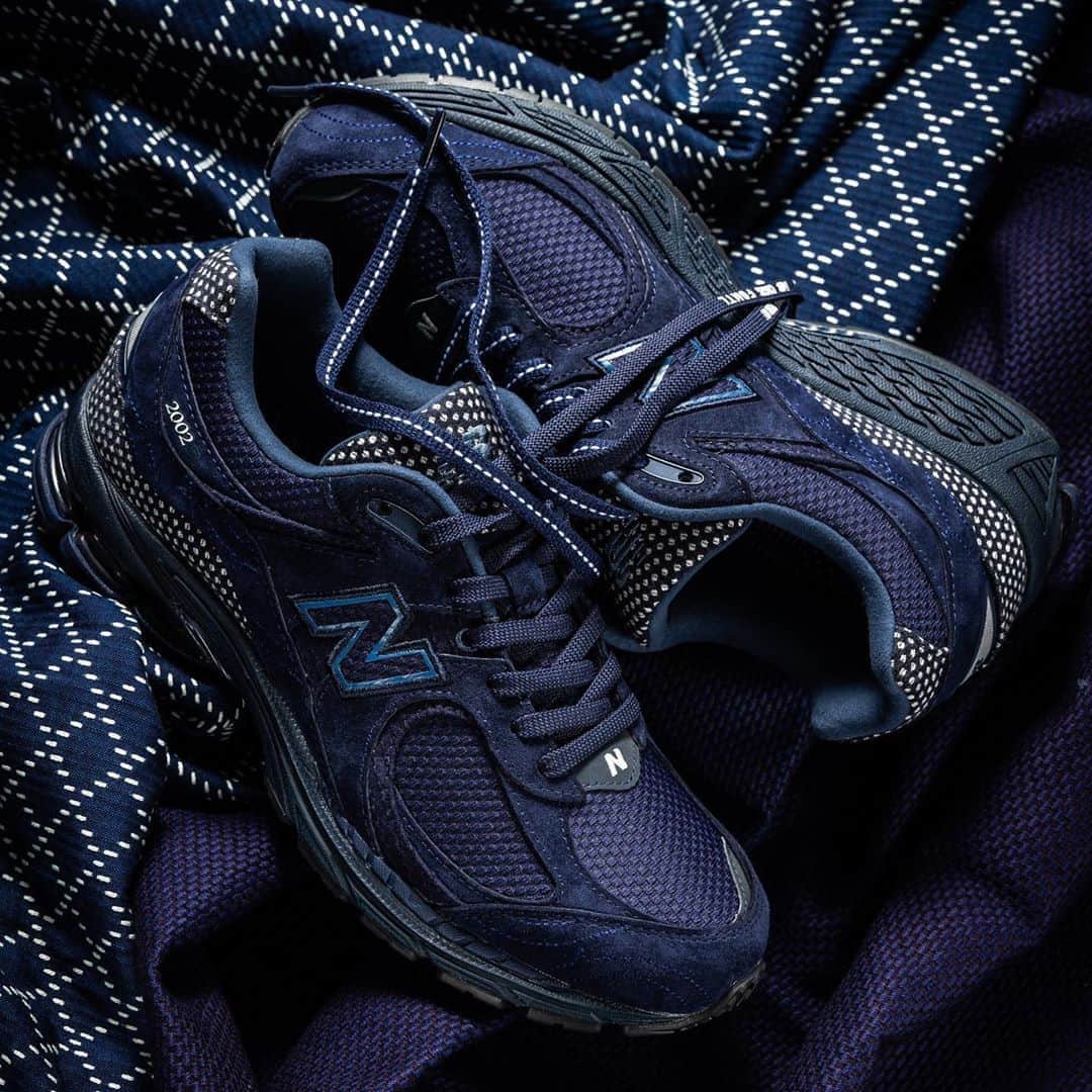 HYPEBEASTさんのインスタグラム写真 - (HYPEBEASTInstagram)「@hypebeastkicks: Shenzhen-based retailer @costsstore, Japanese label @fdmtldenim and @newbalance are celebrating traditional Japanese denim craftsmanship with a reworked 2002R model. The upper utilizes a pearl weave base accented by overlays of matching blue suede, blue tone stitching all around, and a two-tone Sashiko fabric on the tongue and heel. Additionally, each pair is set to arrive with a special shoebox that features a detachable detail that reveals COSTS’ signature pattern. Look for it to release exclusively at COSTS and FDMTL locations mid-November.⁠⠀ Photo: COSTS」11月5日 14時06分 - hypebeast