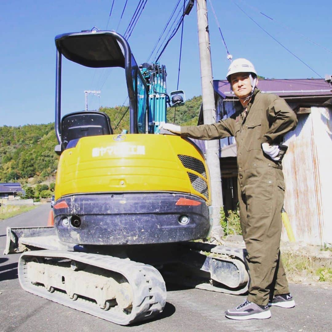 宮田麺児さんのインスタグラム写真 - (宮田麺児Instagram)「今日は解体の日  家を壊してるんじゃない 常識をこわしてる。 西代。  #古民家#解体#BIY#リホーム#壊す」11月5日 14時01分 - miyatamenji