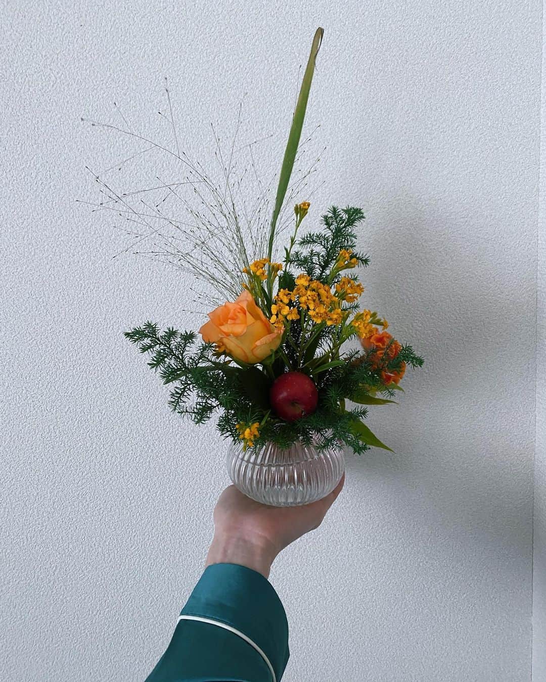 のインスタグラム：「ありがとうあーちゃん☺️💐 花瓶も可愛い🤍」