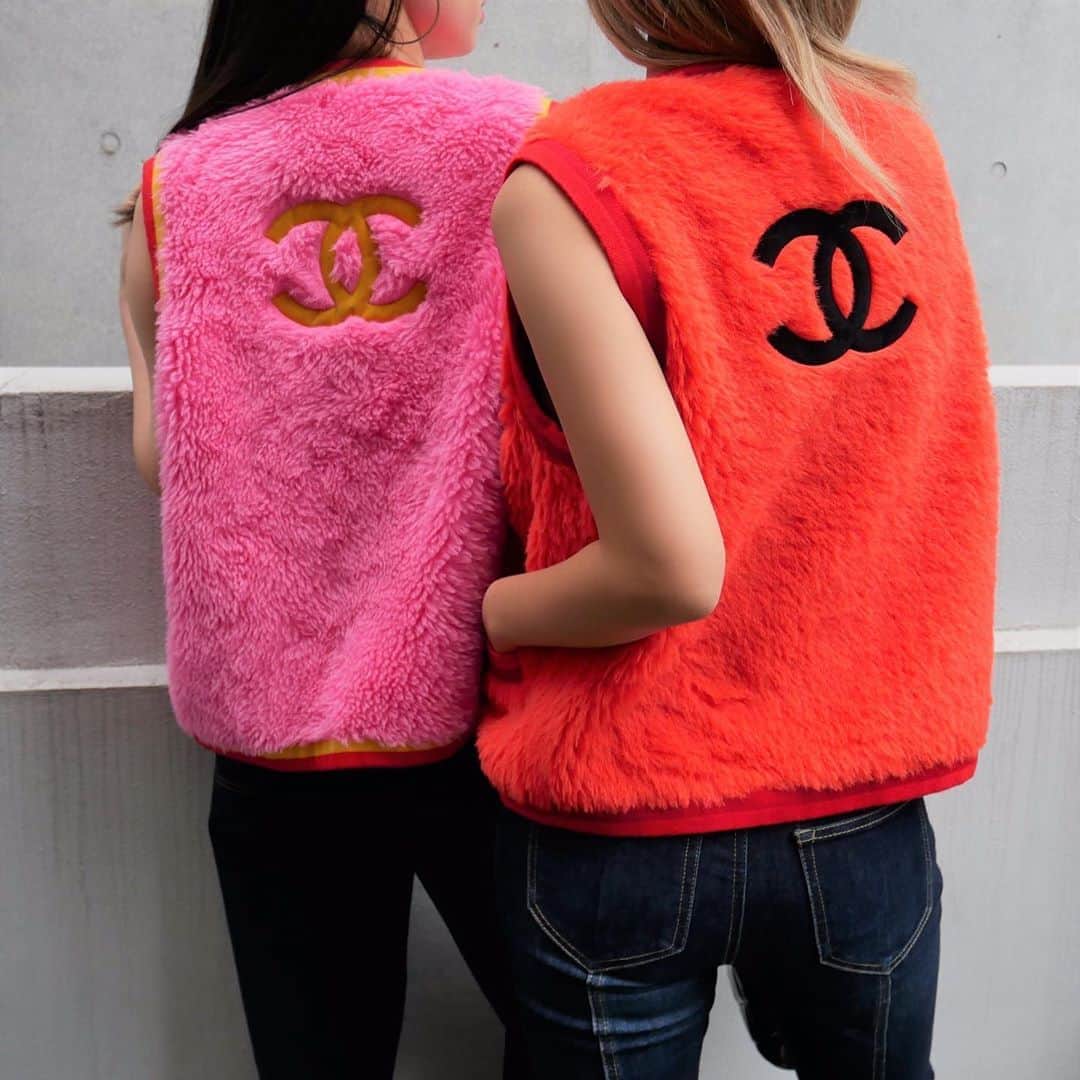 Vintage Brand Boutique AMOREさんのインスタグラム写真 - (Vintage Brand Boutique AMOREInstagram)「Vintage Chanel alpaca fur vests from 1994.  On website search for AO26845(orange one). Pink one is store limited item.  Free Shipping Worldwide 📩DM for more info and pricing ➡️info@amorevintagetokyo.com   #AMOREvintage #AMORETOKYO #tokyo #Omotesando #Aoyama #harajuku #vintage #vintageshop #ヴィンテージ #ヴィンテージショップ #アモーレ #アモーレトーキョー #表参道 #青山 #原宿#東京 #chanel #chanelvintage #vintagechanel #ヴィンテージ #シャネル #ヴィンテージシャネル #シャネルヴィンテージ #amorewardrobe #アモーレワードローブ」11月5日 14時34分 - amore_tokyo