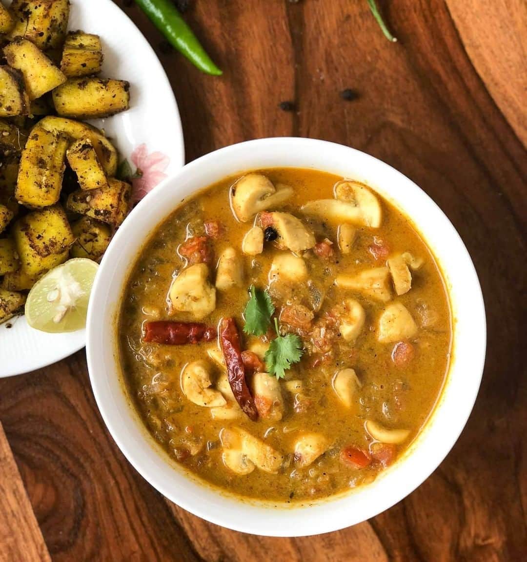 Archana's Kitchenさんのインスタグラム写真 - (Archana's KitchenInstagram)「Give this lip smacking and yet super simply 15 minute Coorg Mushroom Curry a try! It's delicately flavoured with green, red chillies and black peppercorn. It makes a great side dish along with a bowl of hot ghee rice or even a malabar parotta. Get the recipe from the smart.bio link in my profile @archanaskitchen . . . . . #recipes #easyrecipes #lunch #IndianLunch #Aloo #AlooRecipes #archanaskitchen #healthyeating #upma #southindianbreakfast #highprotein #breakfastclub #dosa #dosarecipes #dosabatter #ragi #ragidosa #mysoremasaladosa #homemadefood #eatfit #cooking #food #healthyrecipes #foodphotography #recipeoftheday #comfortfood #deliciousfood #delicious #instayum #food」11月5日 14時40分 - archanaskitchen