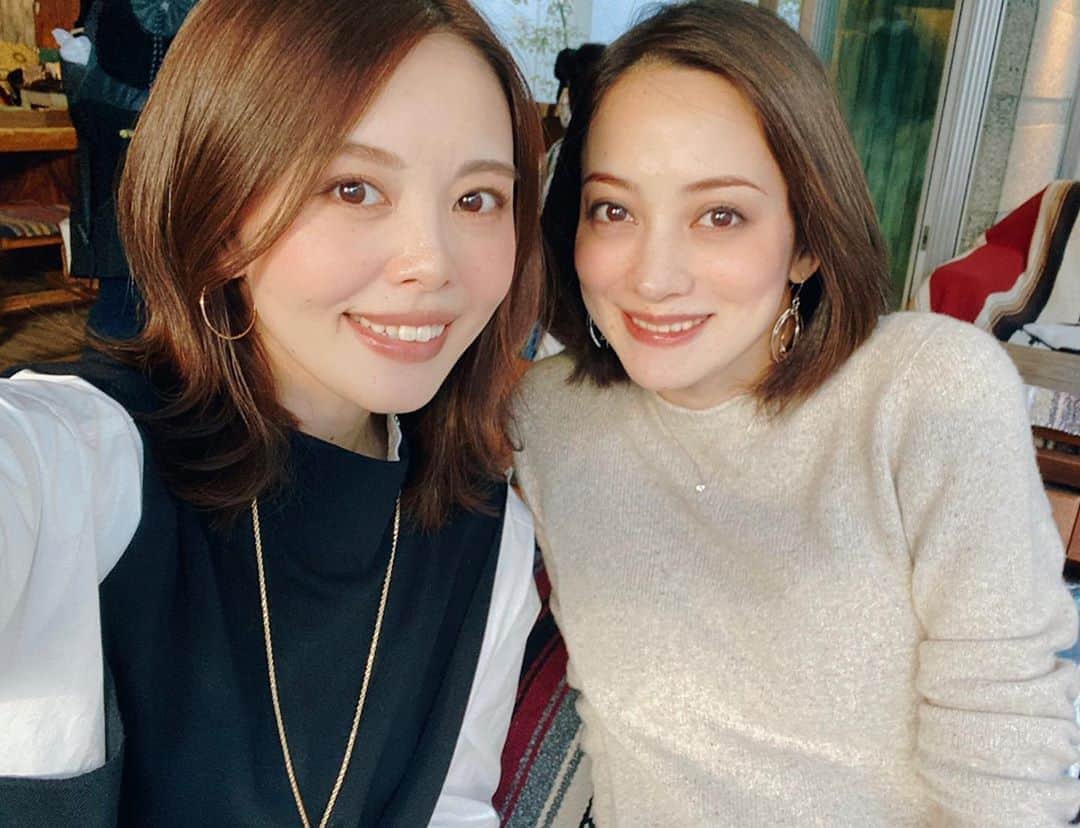 英玲奈のインスタグラム：「@reonanozaki  ちゃんとランチ。 お家が遠いのでコロナが流行りだしてからずっと会えていなかったので、話したいことが沢山！ あっという間に時間が経ってた！ いつもお洒落で優しくて本当に温かい気持ちにしてくれる。 考え方や境遇が似ているところがあるので、話していると、 わかるー！ってなるよねw コロナでずっと会えていなかった方が沢山いて、 出産前に会っておきたいので忙しいなぁ。 #ランチ #妊娠10ヶ月」
