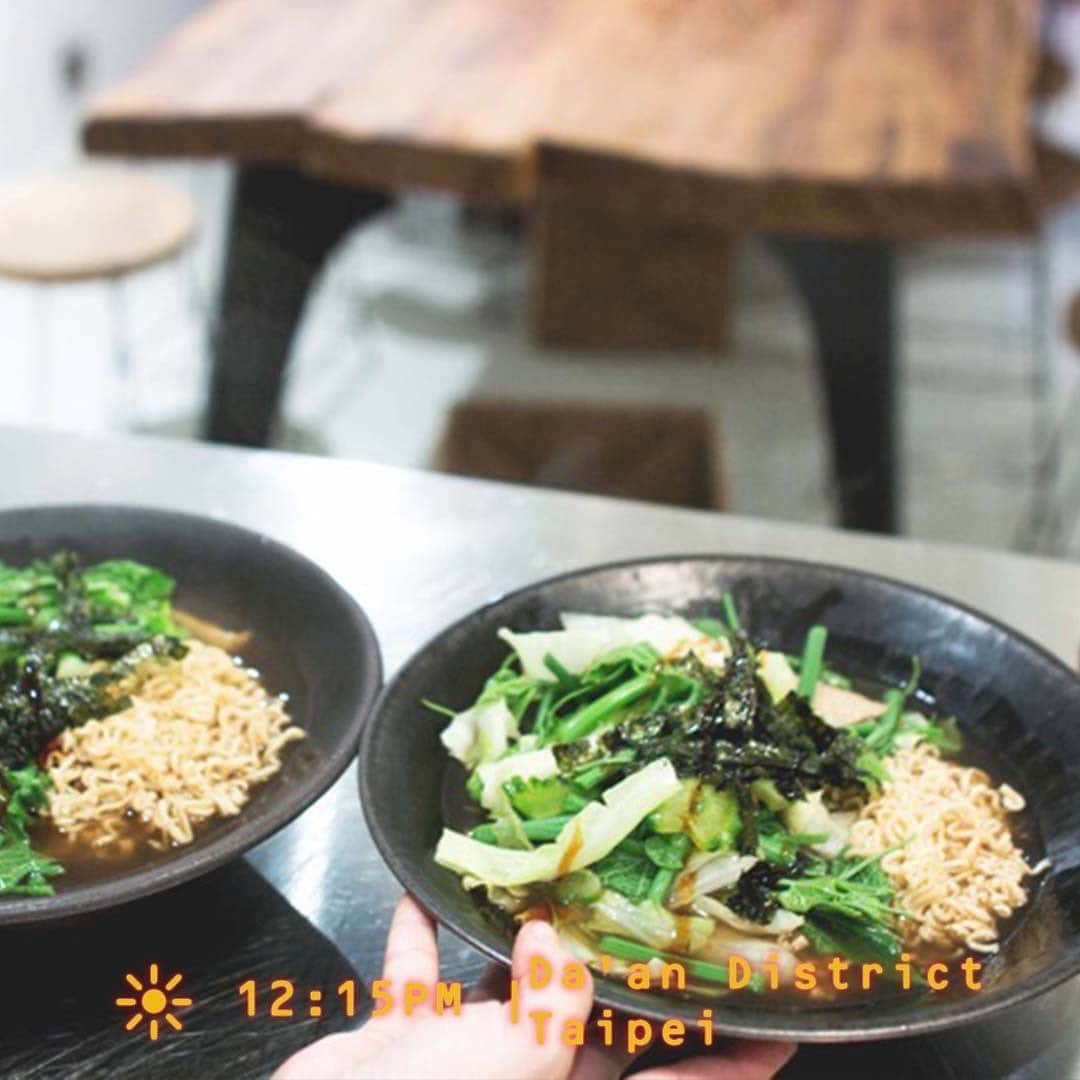 HereNowさんのインスタグラム写真 - (HereNowInstagram)「Healthy stews loved by Taipei’s vegetarians  📍: VEGE CREEK (Taipei)  "VEGE CREEK has given Taiwanese, who like strong flavors, a new option in the form of vegetable-based cuisine. They make delicious dishes using vegetables that you don’t get to eat normally, and the broth is just too delicious. You can fill up on vegetables and become healthier at the same time, so I recommend it!" Editor, Eva Chen @chenyihua06   #taipei #herenowtaipei #台湾 #台北 #台北旅行 #대만 #대만여행 #타이베이 #iseetaiwan #exploretaiwan #vscotaiwan #taiwangram #台灣 #早午餐 #brunch #美食 #tastyfood #小吃 #食記 #古早味 #吃貨人生 #veganforbeginners #bestofvegan #veganfoodshare #veganworldshare #gloobyfood #eathealthy」11月5日 15時26分 - herenowcity