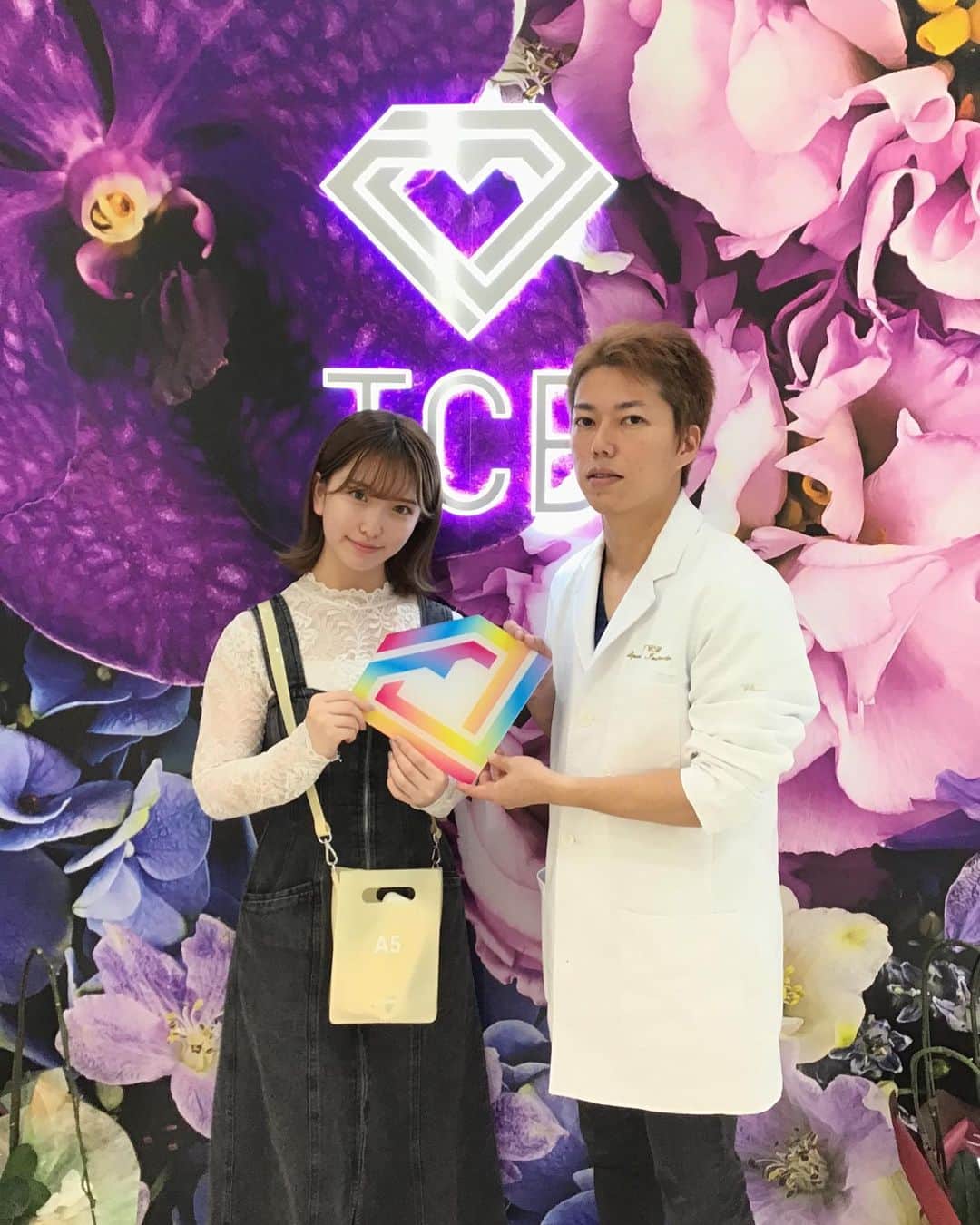 のインスタグラム：「東京中央美容外科名古屋栄院（@tcb_nagoyasakae） でハイフの施術をしてきました〜！！ ハイフとは超音波を当ててリフトアップする施術です🙋‍♀️ ずっと気になってたんですけどやっぱり効果絶大で周りの人から顔小さくなった？って聞かれたり✨✨ ほんとにおすすめ！  木村先生（ @tcb_kimura ）ありがとうございました！！　  . . . #リフトアップならtcb東京中央美容外科  #美容整形ならtcb東京中央美容外科  #東京中央美容外科 #美容外科 #名古屋栄 #東京中央美容外科名古屋栄院  #木村尚大 院長 #ハイフ #HIFU #リフトアップ #PR」