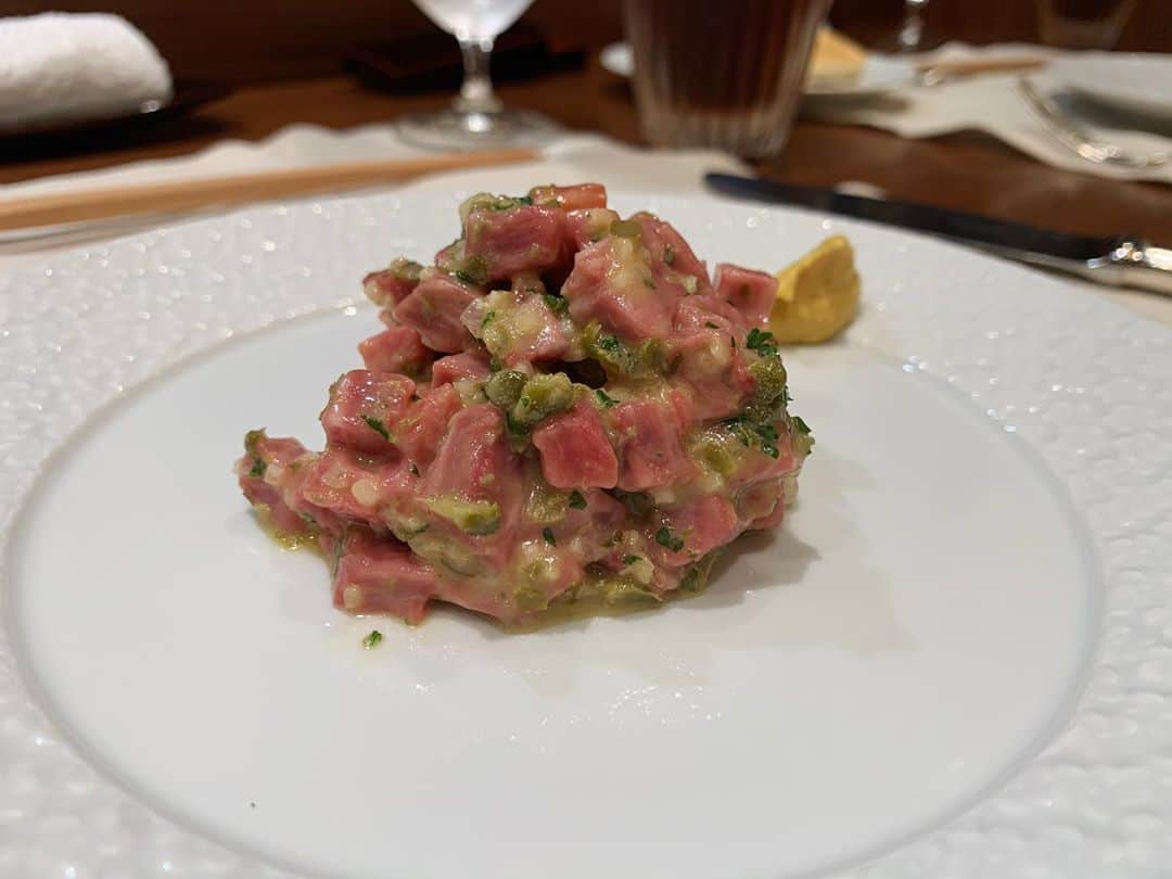 ぴょん♡さんのインスタグラム写真 - (ぴょん♡Instagram)「ぷりっぷりの鮑キャビアは夢に出てきそうなくらい贅沢で美味しくて、お肉も超柔らかかったです🤤❤️ なんでも要望に応えて食べたいものを作ってくれるところがわくわくしました🥺💕 10枚までなので載せきれなかった料理もあるけど、間違いなく今までで一番贅沢なステーキ屋さんでした✨ ずっと行ってみたかった有名なかわむらさんに行けて一つ夢が叶いました🤤 　 　        　 　 　 　 #かわむら #ステーキ #鮑 #キャビア #foodstagram #foodie #followforfollowback #foodporn #foodstagram #instagood #like #肉 #肉スタグラム」11月5日 15時28分 - tantanpu1225