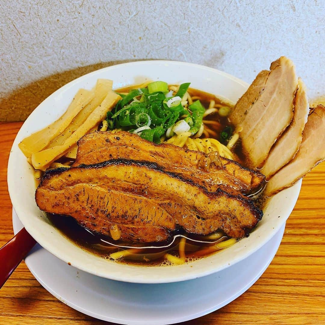 HIROさんのインスタグラム写真 - (HIROInstagram)「濃い目かなぁ思ったら🤔あっさりだ #麺やたけだ  #ラーメン  #チャーシュー #チャーシュー麺  #美味い #和歌山グルメ #和歌山市  #チャーシュー飯 #チャーシュー丼 #炙り #そば #コロナ対策 #人気店 #グルメ  #和歌山県イメージボーイ」11月5日 15時36分 - hiro19770420