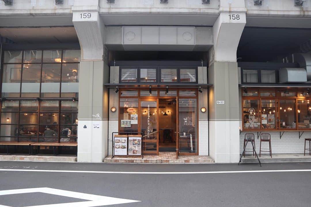 石井輝明さんのインスタグラム写真 - (石井輝明Instagram)「御徒町。 今日はM-1の二回戦と幕張で2公演。 M-1は無事に終わりました。 あとは結果を待つのみ。  #eggbabycafe #cafe #coffee #カフェ #喫茶店 #東京カフェ #御徒町カフェ #カフェ芸人 #旅猿のスタッフさんであるクックDにも会えた #いい一日になっている #あとは夜のライブが無事に終わることを祈るだけ #配信もあると思うのでよろしくお願いします」11月5日 15時47分 - comandanteishii