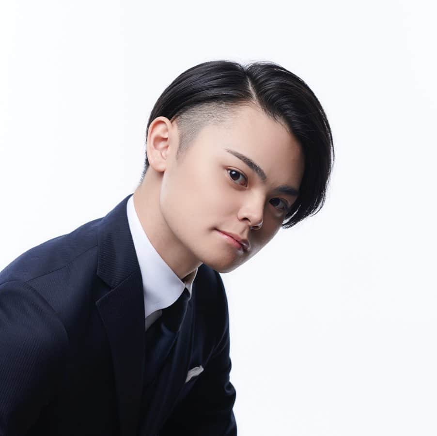 戸田英志のインスタグラム：「New promotion photo. EISHI TODA 2020.10.25〜  TODA EISHI OFFICIAL SITE @toda_eishi  https://toda-eishi.mystrikingly.com/  TODA EISHI MUSIC SITE @toda_eishi_music  https://todaeishi-music.mystrikingly.com/  ON℃ ONLINE STORE @ondo_apparel  https://ondo-apparel.stores.jp  VISTOKYO ONLINE STORE @vistokyo_jewelry  https://vistokyo.stores.jp」