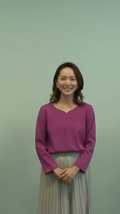 のインスタグラム：「11月は静岡県の子育て応援月間📣 ふじさんっこ応援キャンペーン実施中です！ 私も応援隊長、子育てmama隊として活動しています✨ 今日は手遊び絵本をご紹介します📚 MOE絵本屋さん大賞パパママ賞部門（主催:白泉社）にノミネートした『りんごごろごろ』🍎 切り絵風の絵とリズミカルな歌です👋🏻 是非みなさんもお子さんと真似してみて下さいね💓 キャンペーンサイトでは他の動画も上がっています。  https://fujisancco.com  . . . #りんごごろごろ #もぎあきこ #森あさ子 #てあそびえほん #世界文化社 #子育てmama隊 #ふじさんっこ応援キャンペーン」