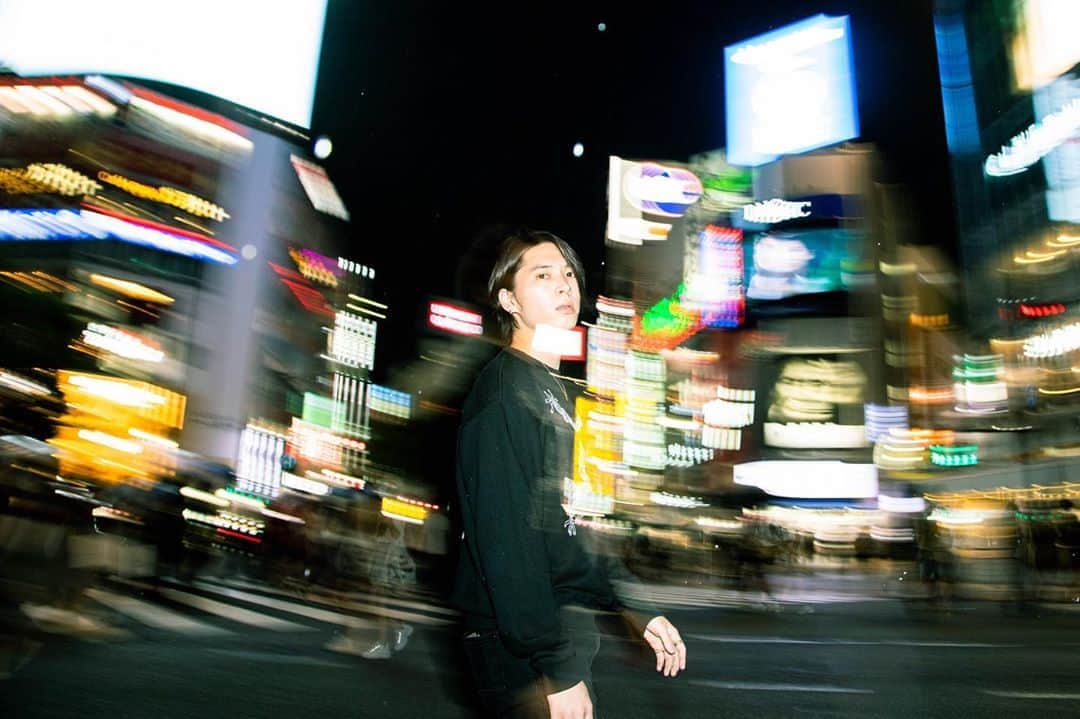 榿澤涼太さんのインスタグラム写真 - (榿澤涼太Instagram)「. 本日11月5日 誕生日を迎えて29歳になりました。  東京きた時は22歳だったのに、 もう7年。。  時代の流れの速さに乗り遅れないように。 東京という都市に呑み込まれないように。 雑多なこの世界で自分を見失わないように。  「純」な気持ちを持ち続ける。  #誕生日」11月5日 16時01分 - hannokizawadesu