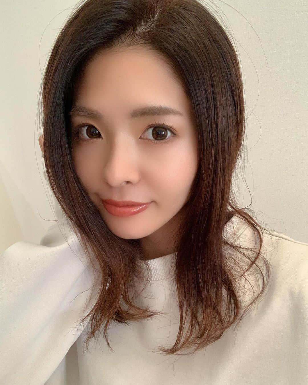 mocchiさんのインスタグラム写真 - (mocchiInstagram)「2020.11.03 顔面失礼😇  東京美容中央外科栄院さん @tcb_nagoyasakae で#tcb式小顔美肌再生 を受けてから1週間。  最初の2、3日は少しの痛みと違和感あったけど今は全く痛くない✨  そして気になってたほうれい線とかも消えたー！！ 本当にすごい😳  ハイフとかも一緒に受けるとさらに効果あるみたいだから 今度やってみたいなぁー✨  東京中央美容外科名古屋栄院#美容外科#栄院# 東京中央美容外科栄院# #美容外科ならtcb東京中央美容外科  #リフトアップならtcb東京中央美容外科  #木村尚大 先生#小顔美肌再生#リフトアップ」11月5日 15時57分 - mocchi_1126