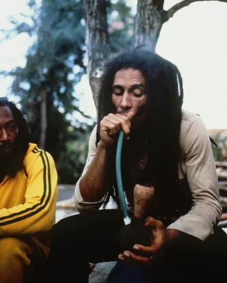 ボブ・マーリーさんのインスタグラム写真 - (ボブ・マーリーInstagram)「"Got to have #Kaya now!" #bobmarley75⁣ @marleynatural  ⁣ 📷 by #AdrianBoot⁣ ©Fifty-Six Hope Road Music」11月6日 3時01分 - bobmarley