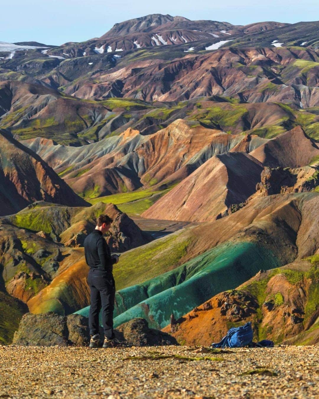 Discover Earthさんのインスタグラム写真 - (Discover EarthInstagram)「Sapphire Hills 💎 ✨ • The Highlands of Iceland have one of the most incredible hiking views in the world. Colorful and otherworldly formations you can’t find anywhere else on the planet. An experience you will never forget. • Swipe left to see an UNEDITED video from this place. No color adjustments at all, only music added. I was lucky to get the perfect weather conditions for the the emerald color to glow like that. The color turns dark green after rain, but when it dries up in the sun, it gets more vibrant .  #discovericeland🇮🇸 with @h0rdur  . . . . #iceland  #everydayiceland  #igersiceland  #inspiredbyiceland  #icelandair  #wheniniceland ​#reykjavik  #mystopover  #ig_iceland  #icelandtravel  #visiticeland  #sapphirehills」11月6日 1時30分 - discoverearth