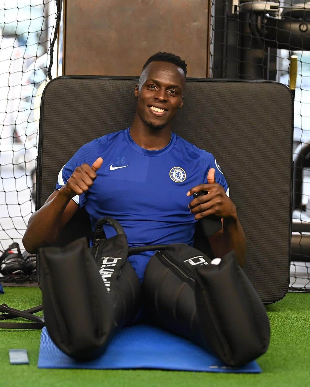 チェルシーFCさんのインスタグラム写真 - (チェルシーFCInstagram)「Mode: Rest and recover. 🤙🧘‍♂️ #CFC #Chelsea」11月6日 1時32分 - chelseafc