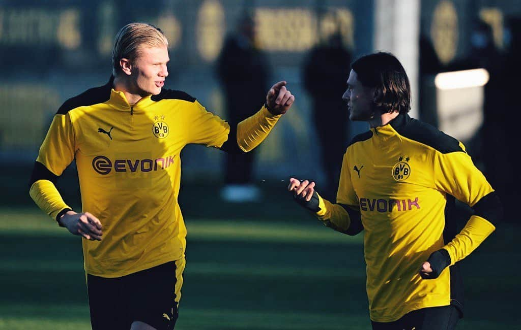 ニコ・シュルツのインスタグラム：「@erling.haaland talking me through his goals... again 😅 #bvb」