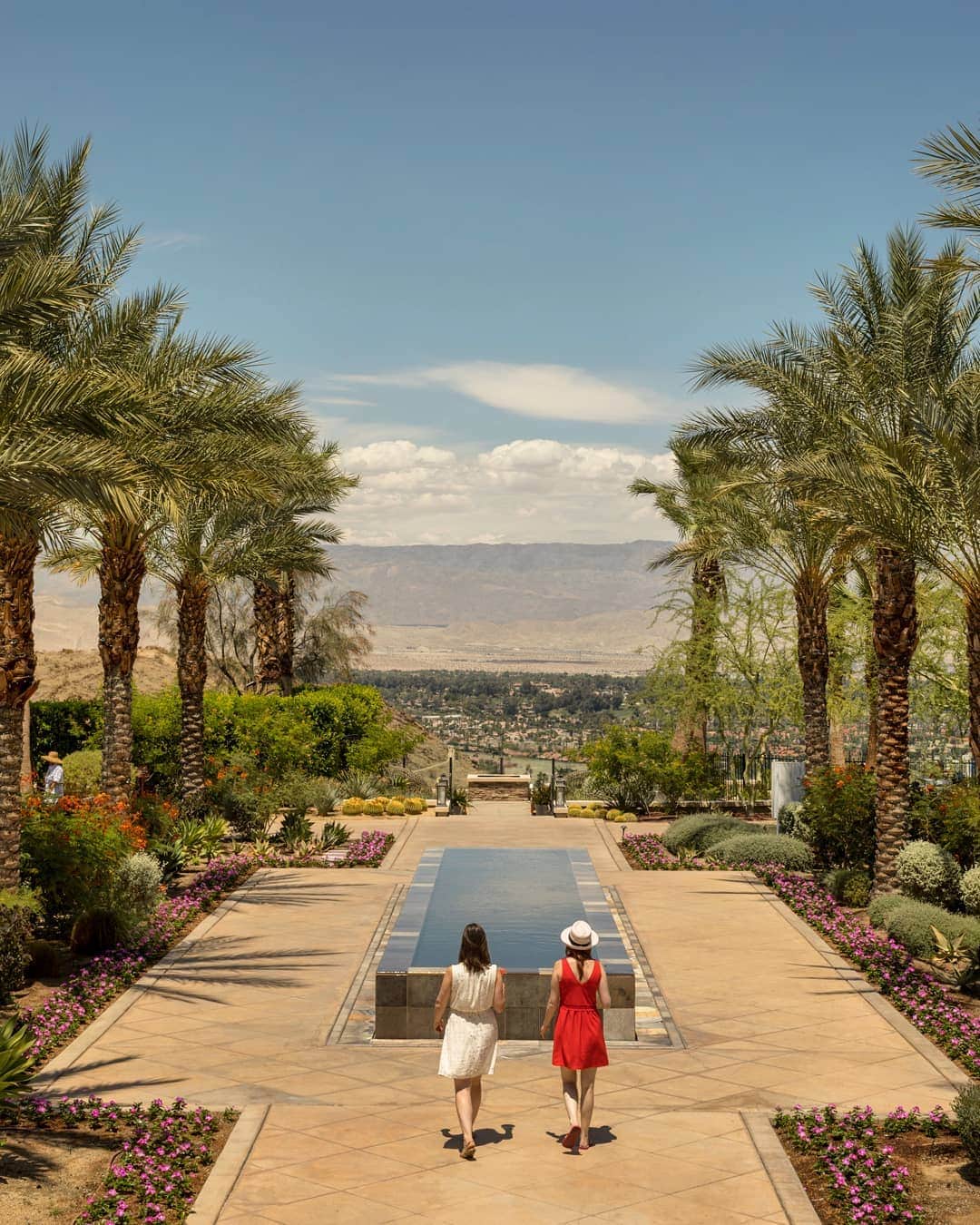リッツ・カールトンのインスタグラム：「Take the first step, and see where desert vistas lead at The Ritz-Carlton, #RanchoMirage. #RCMemories」