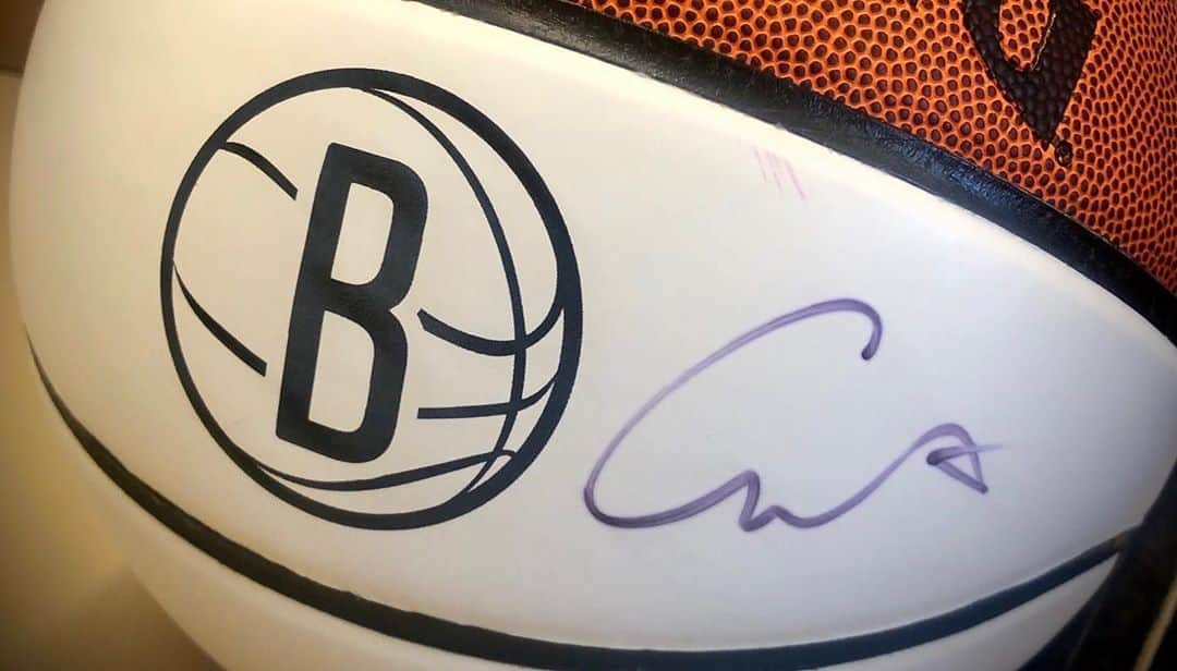 Brooklyn Netsさんのインスタグラム写真 - (Brooklyn NetsInstagram)「🚨 Follow @brooklynnetsacademy and like their latest post for a chance to win an autographed @carislevert basketball and a spot in our upcoming virtual camp!」11月6日 2時03分 - brooklynnets