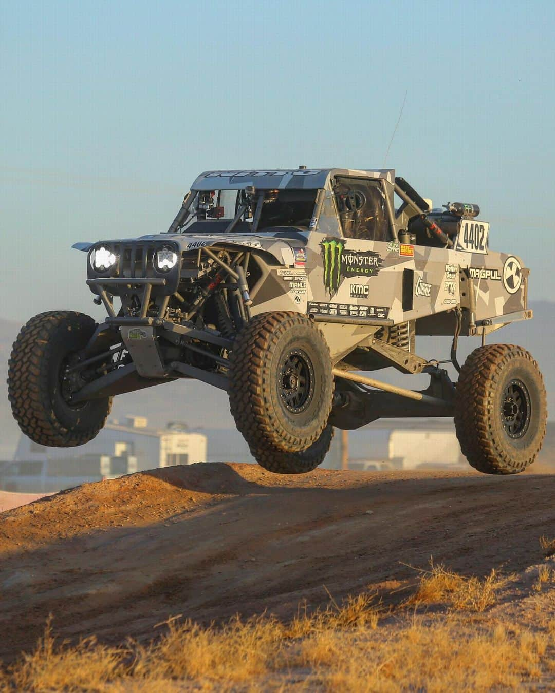 モンスターエナジーさんのインスタグラム写真 - (モンスターエナジーInstagram)「Can we take a moment to admire @CaseyCurrie’s Trophy Jeep at the Blue Water Desert Challenge 🤤🔥  #Racing #OffRoad #Trophy #Truck #Jeep #Motosport #MonsterEnergy」11月6日 1時58分 - monsterenergy