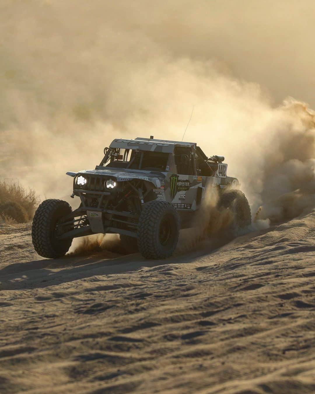 モンスターエナジーさんのインスタグラム写真 - (モンスターエナジーInstagram)「Can we take a moment to admire @CaseyCurrie’s Trophy Jeep at the Blue Water Desert Challenge 🤤🔥  #Racing #OffRoad #Trophy #Truck #Jeep #Motosport #MonsterEnergy」11月6日 1時58分 - monsterenergy